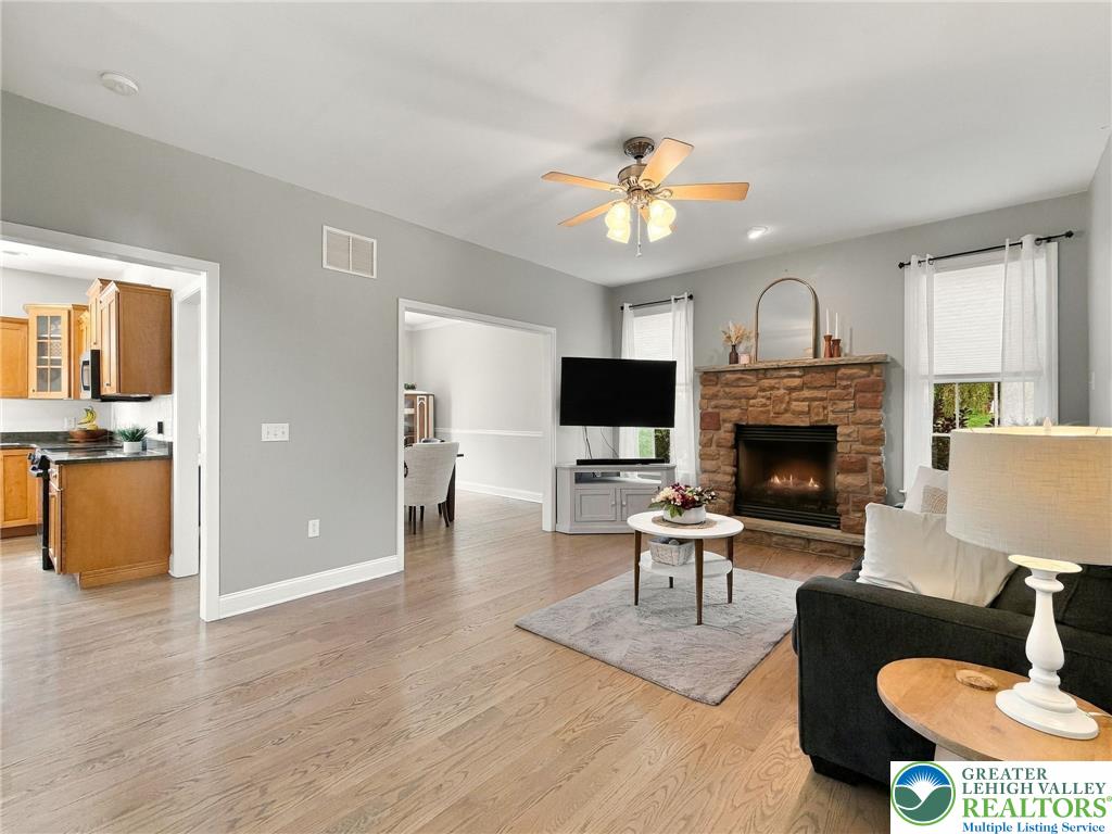 1695 Kings Court Property Photo 8