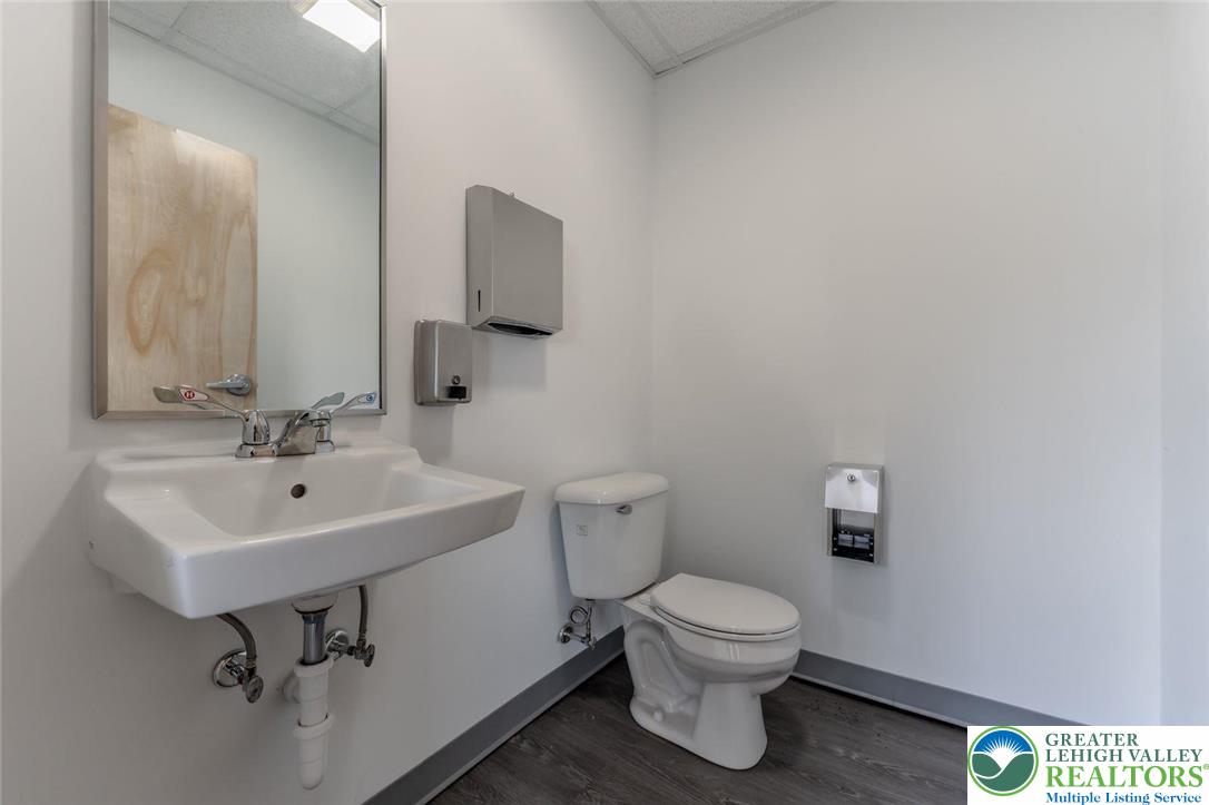 5851 Nor Bath Boulevard Property Photo 9