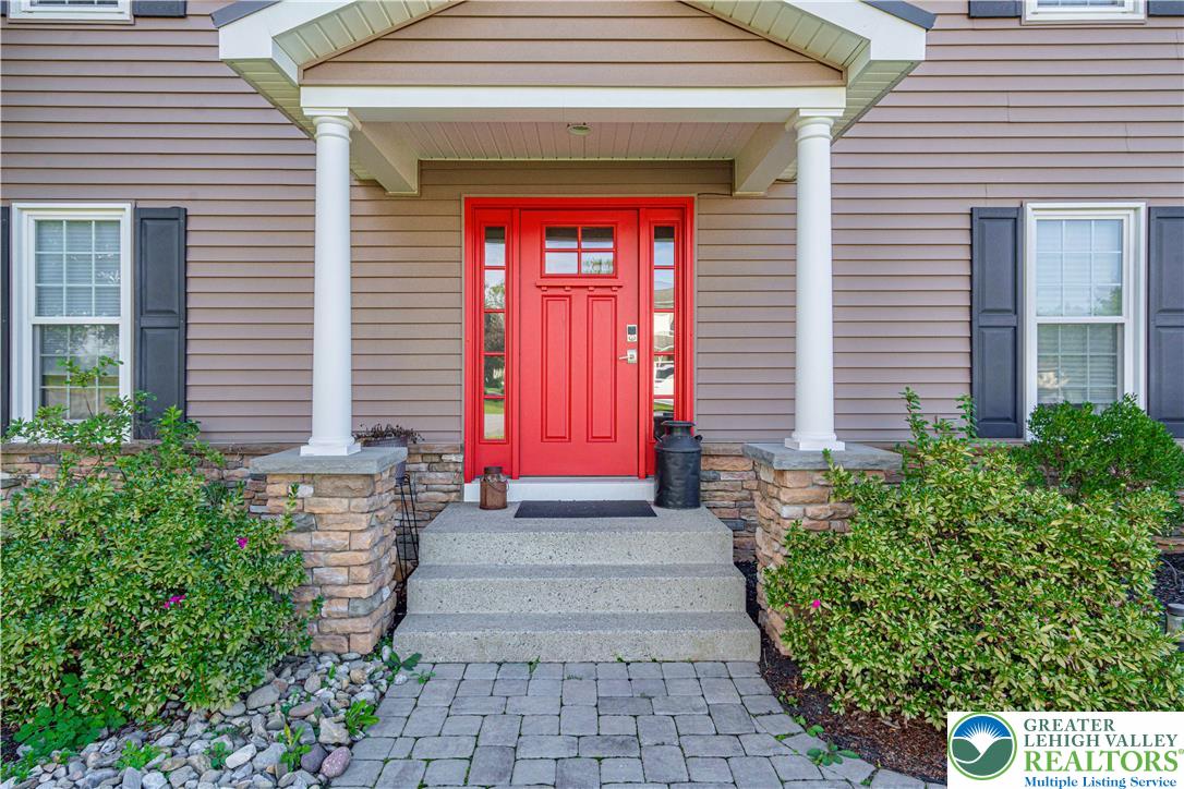 6425 Abbey Road Property Photo 4