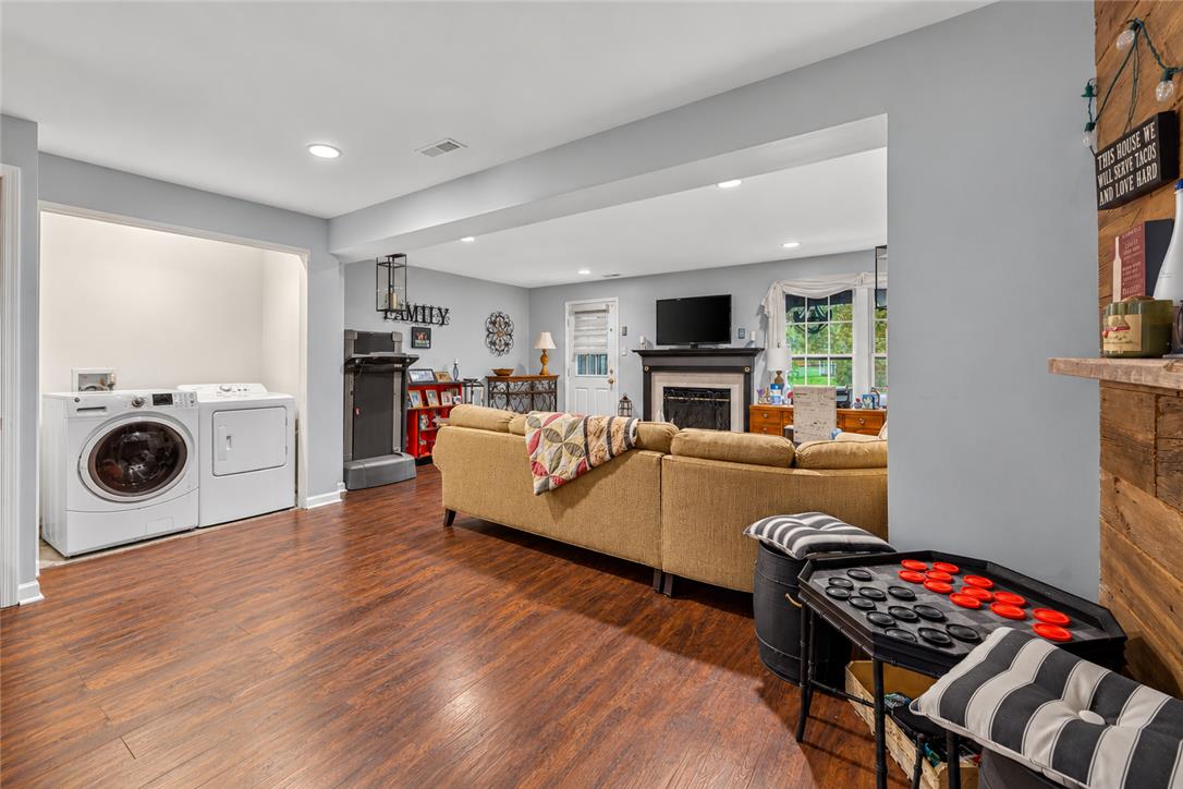 4044 Tournament Court Property Photo 8