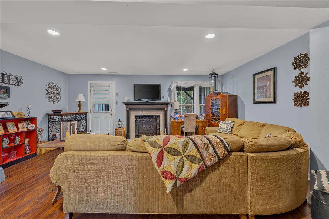 4044 Tournament Court Property Photo 11