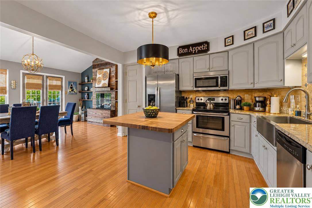 4044 Tournament Court Property Photo 21