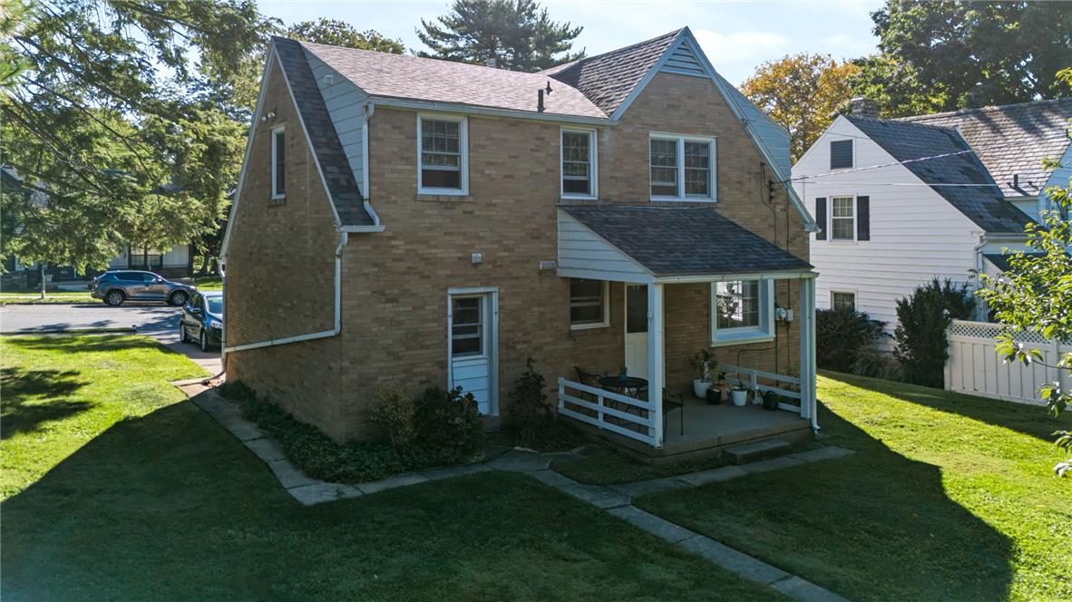 2209 Huntington Street Property Photo 3