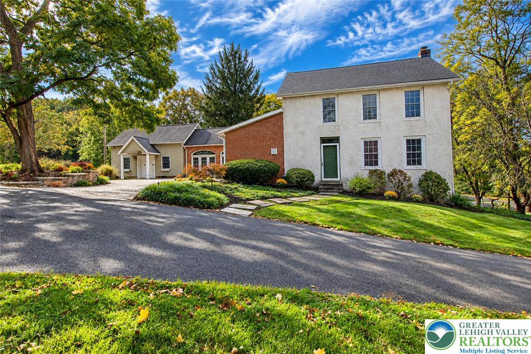 8048 Valley Road Property Photo 1