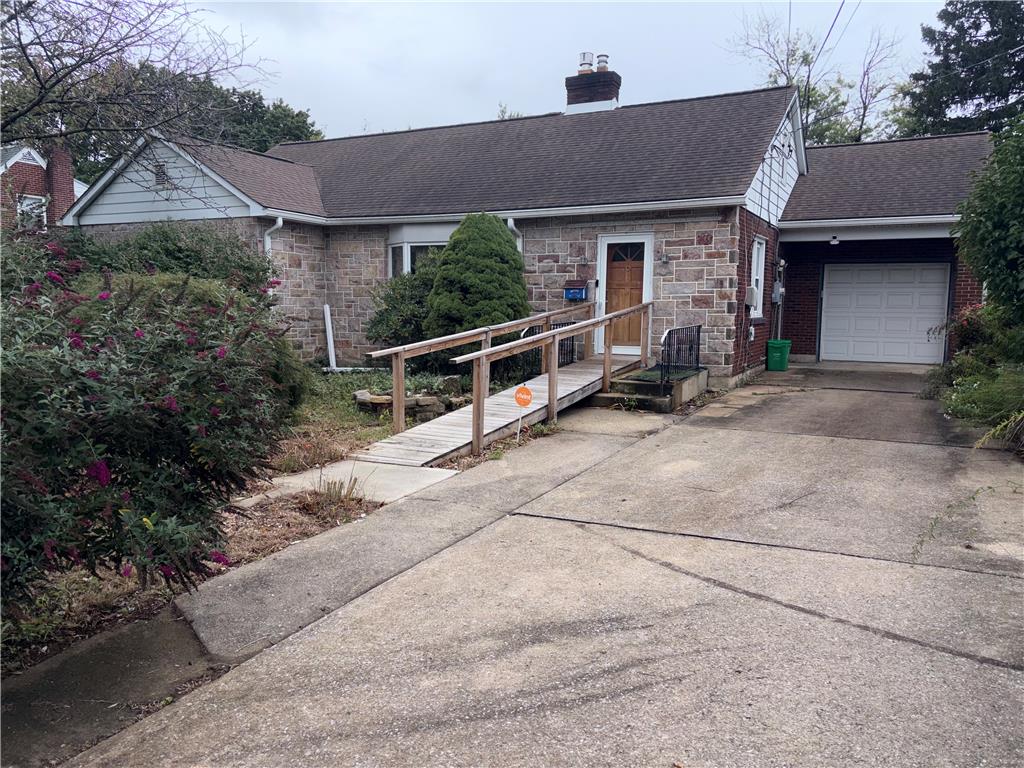 1438 Highland Property Photo 1