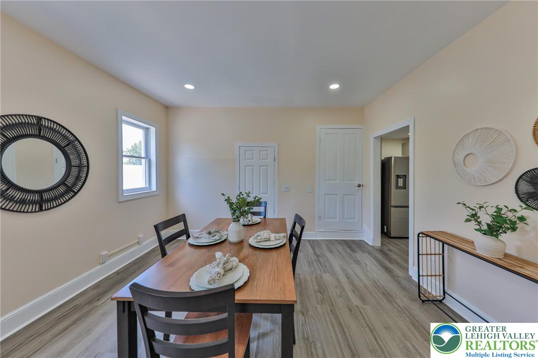 1113 East Emmaus Avenue Property Photo 15