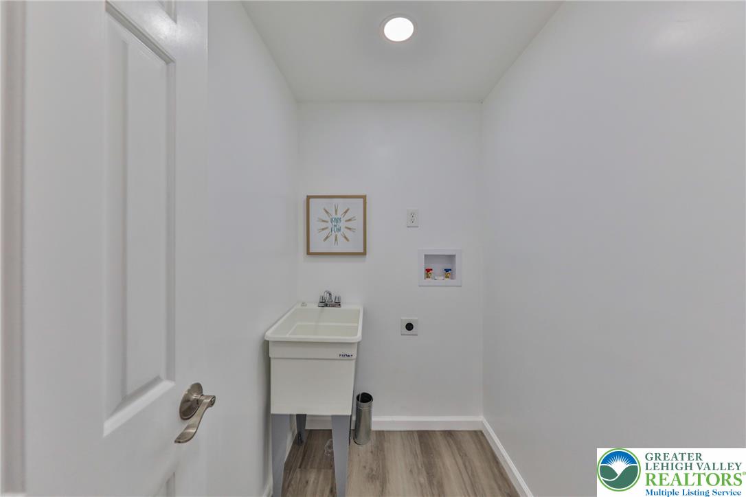 1113 East Emmaus Avenue Property Photo 16