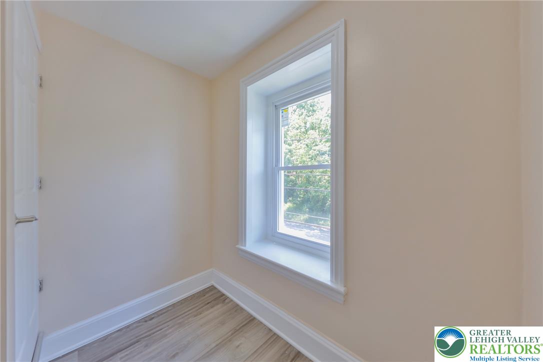 1113 East Emmaus Avenue Property Photo 27