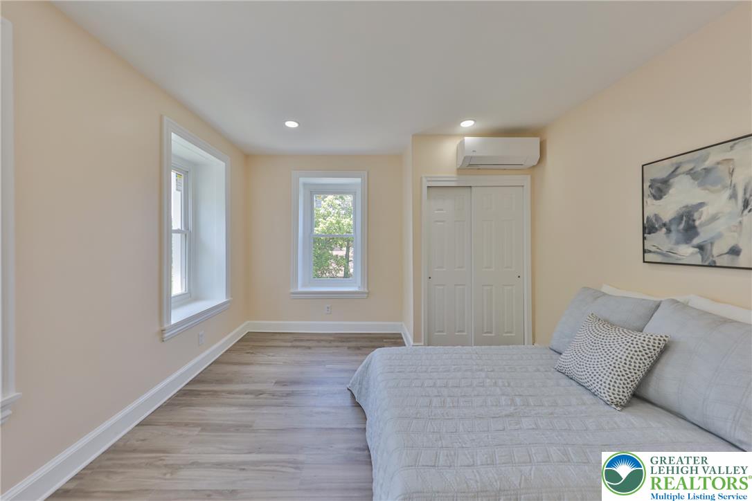 1113 East Emmaus Avenue Property Photo 28