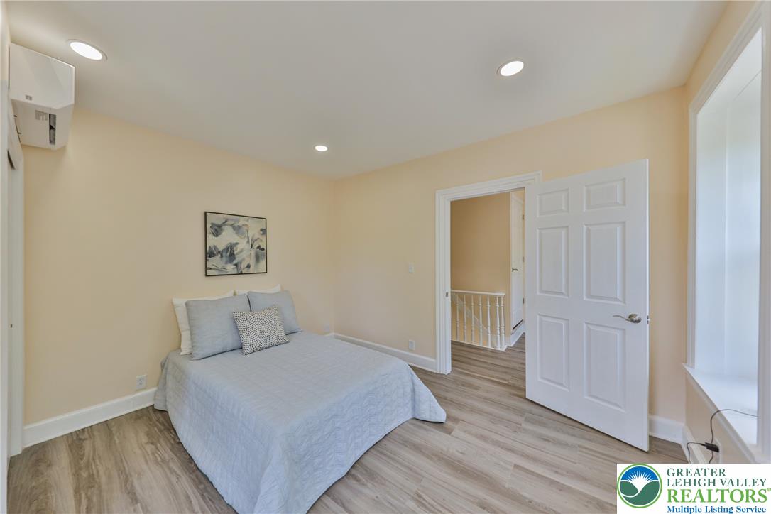 1113 East Emmaus Avenue Property Photo 29