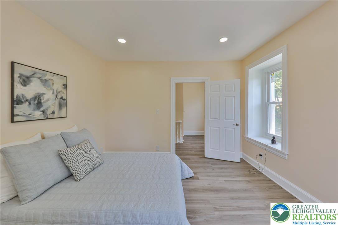 1113 East Emmaus Avenue Property Photo 30