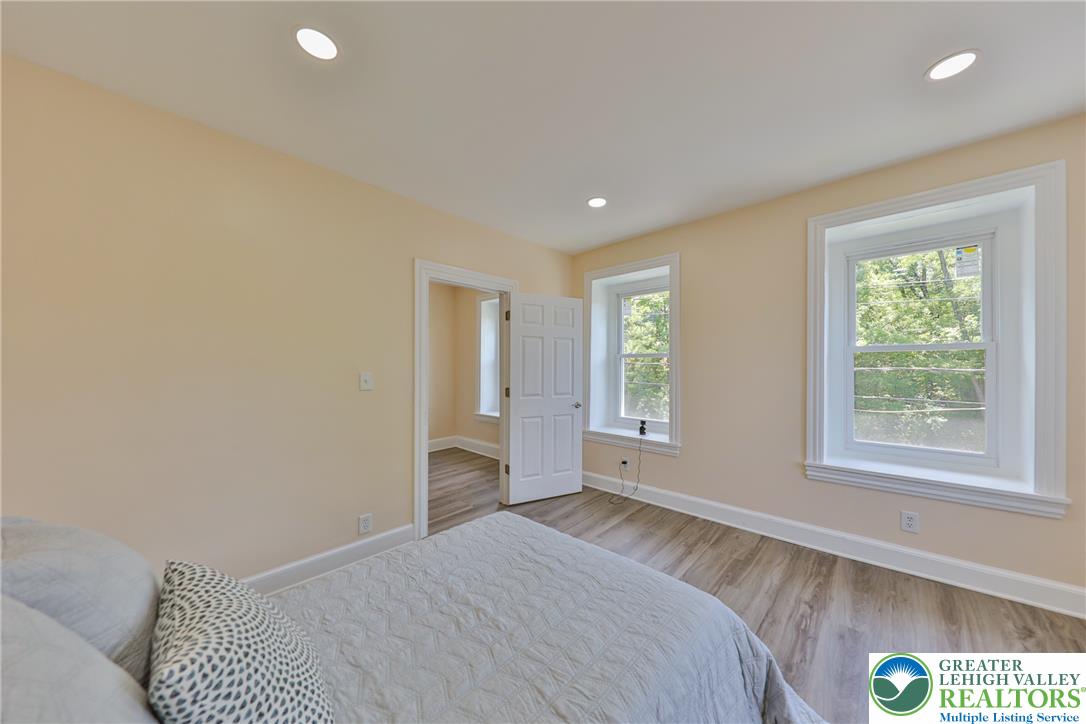 1113 East Emmaus Avenue Property Photo 31