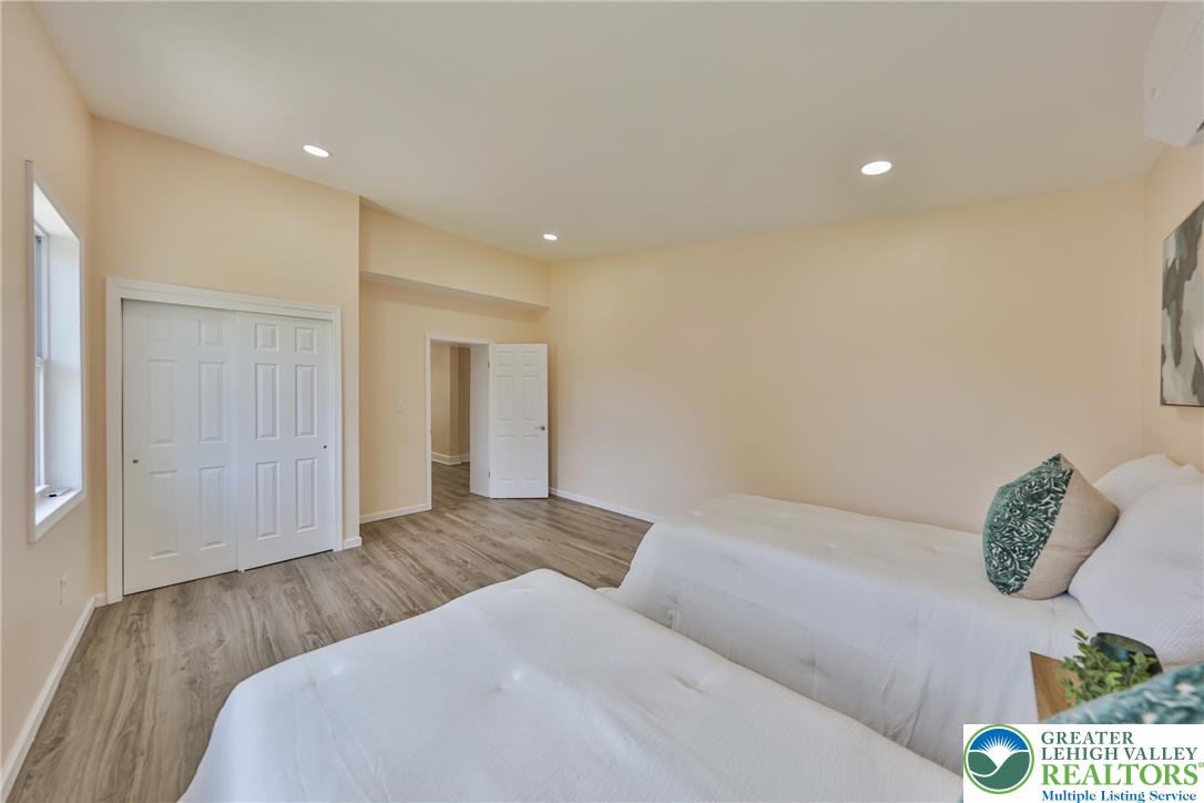 1113 East Emmaus Avenue Property Photo 45