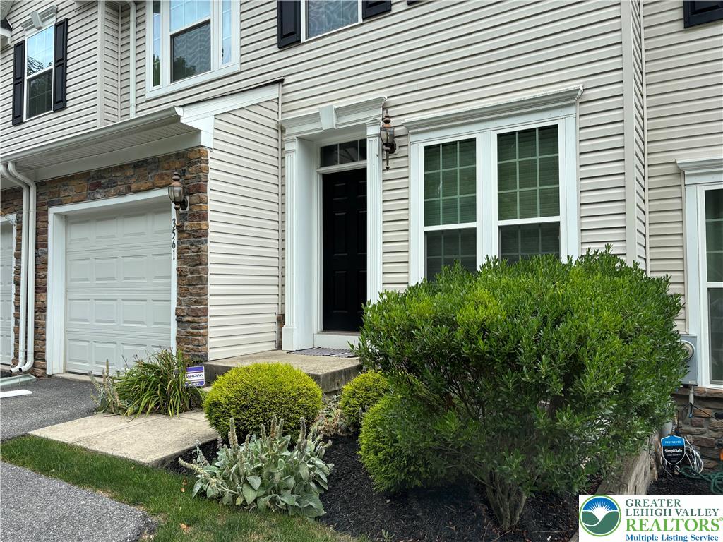 3561 Windsor Court Property Photo 3