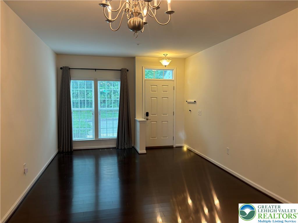 3561 Windsor Court Property Photo 7