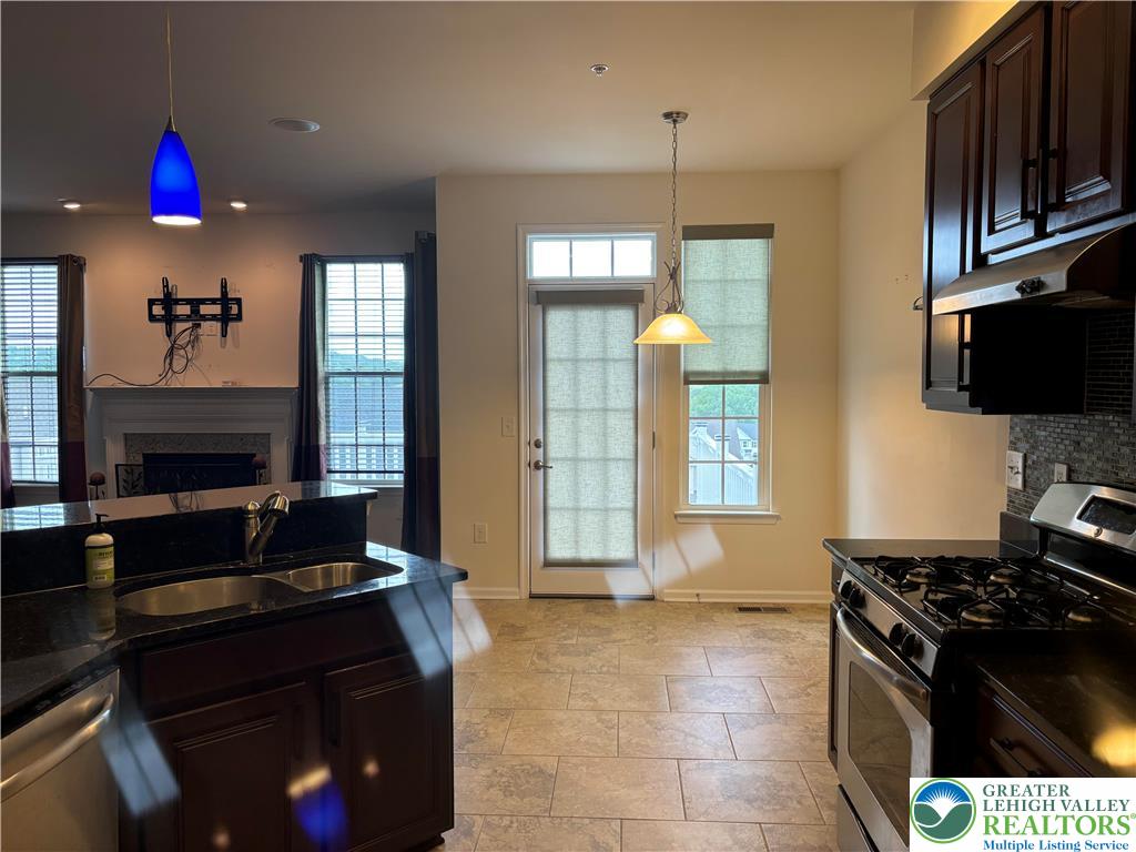 3561 Windsor Court Property Photo 12
