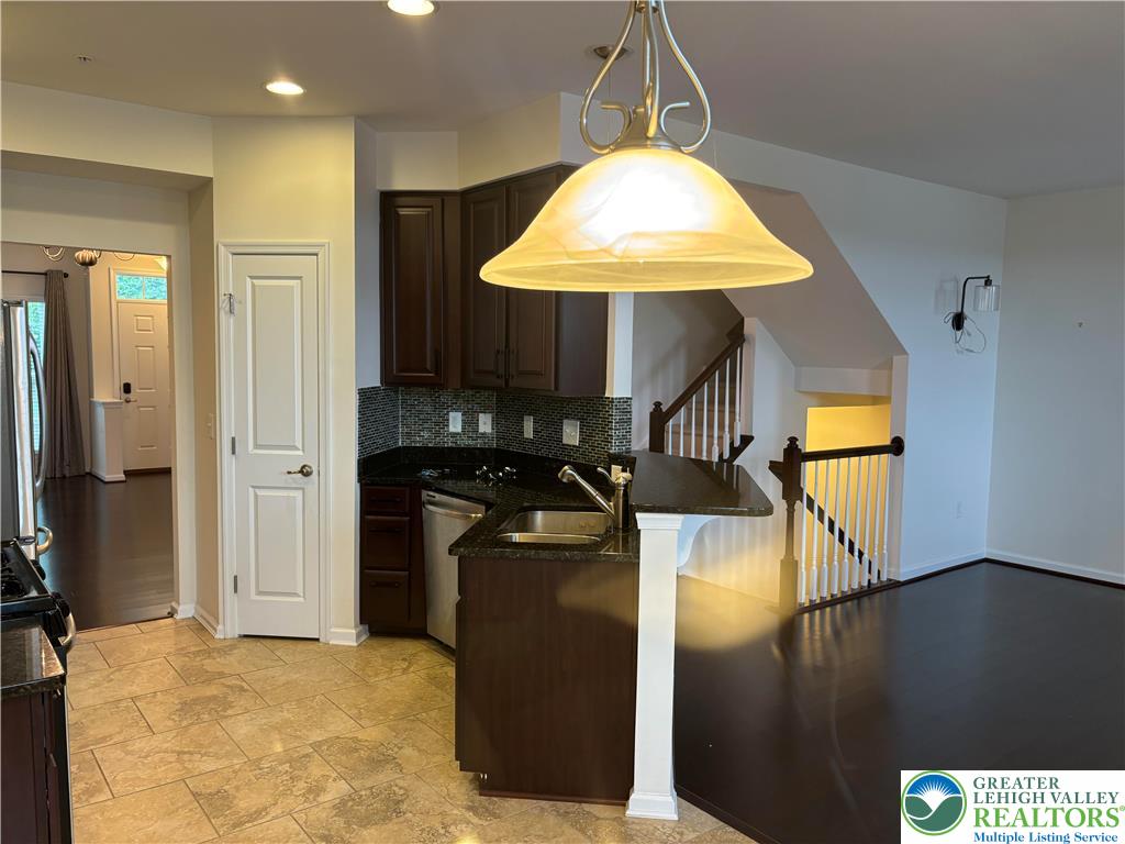 3561 Windsor Court Property Photo 13