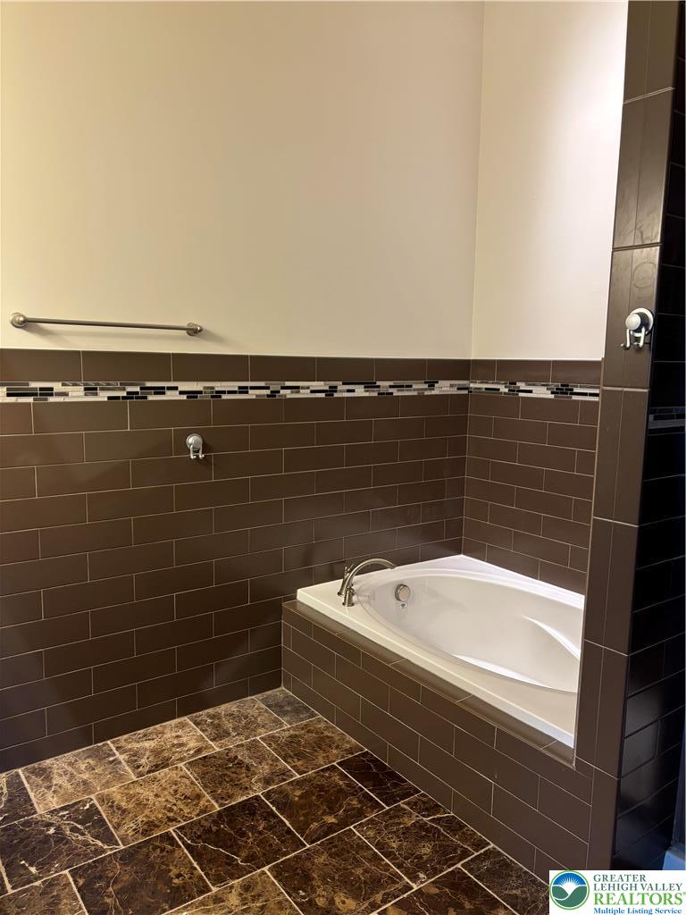 3561 Windsor Court Property Photo 23