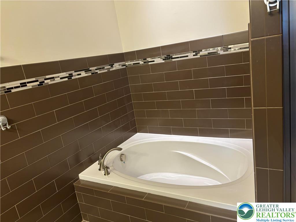3561 Windsor Court Property Photo 25