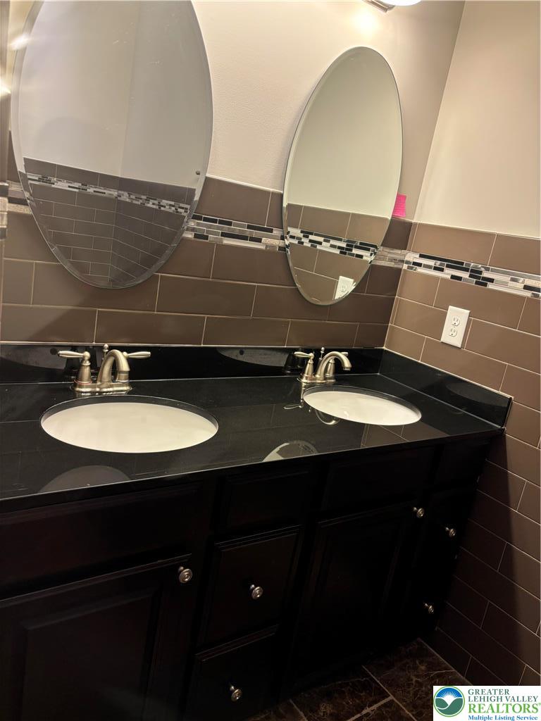 3561 Windsor Court Property Photo 28