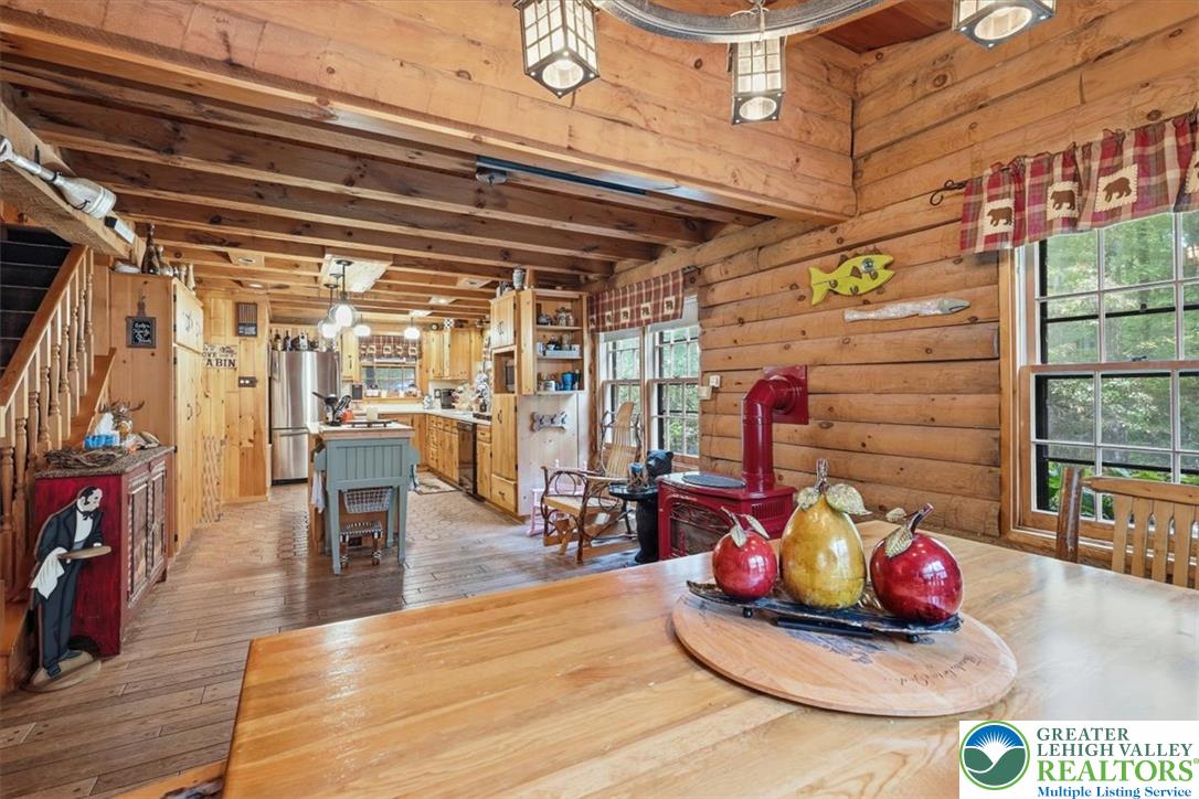 805 Blackbirch Court Property Photo 4