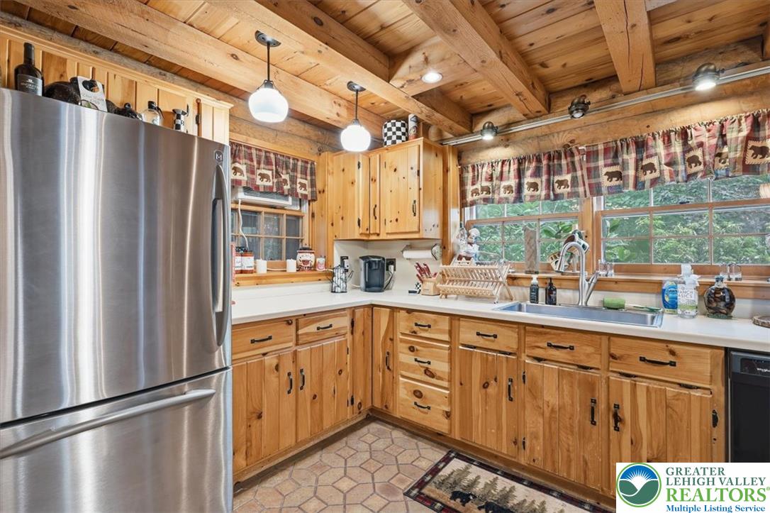 805 Blackbirch Court Property Photo 7