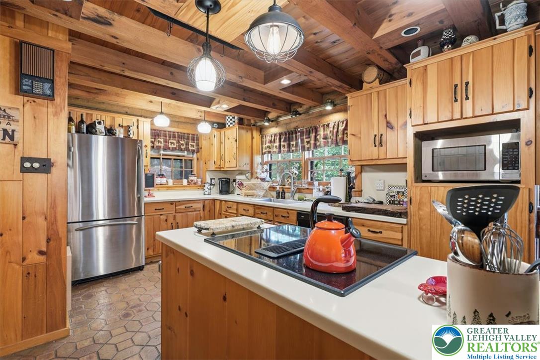 805 Blackbirch Court Property Photo 8