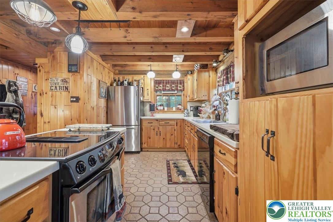 805 Blackbirch Court Property Photo 9