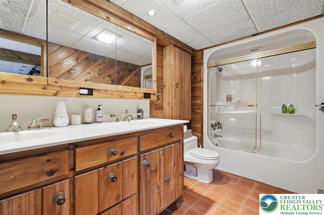 805 Blackbirch Court Property Photo 14