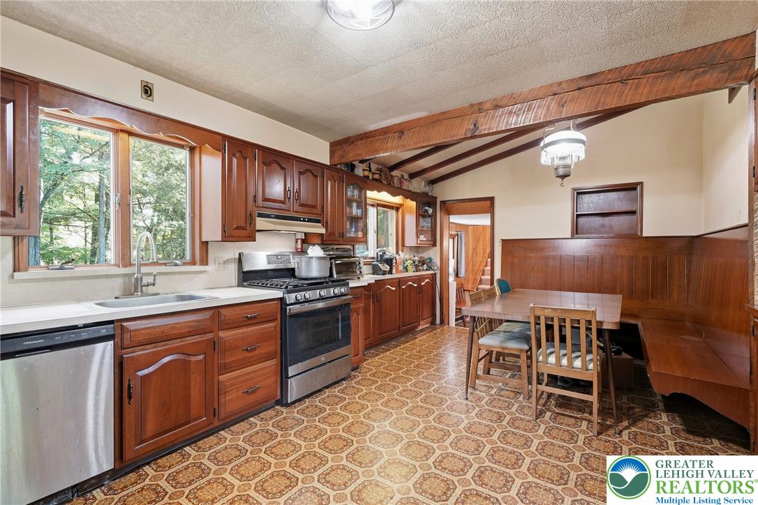 2206 Benders Drive Property Photo 15