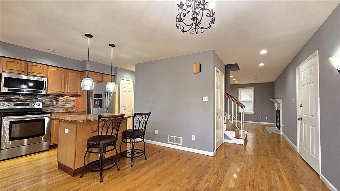 1946 Alberta Drive Property Photo 3