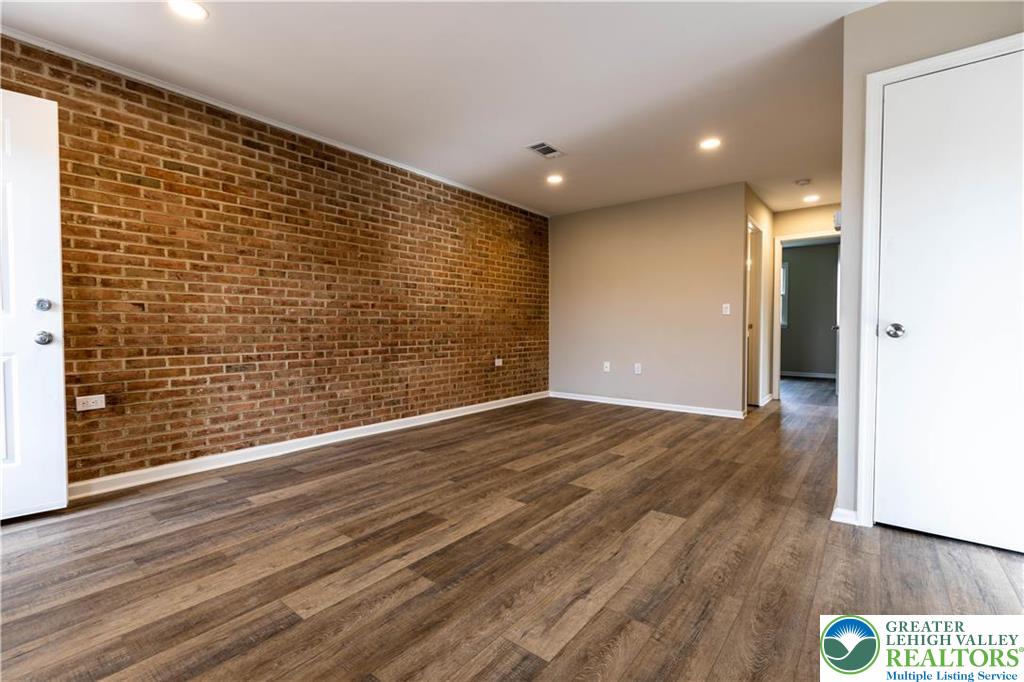 4070 Winfield Terrace Property Photo 4