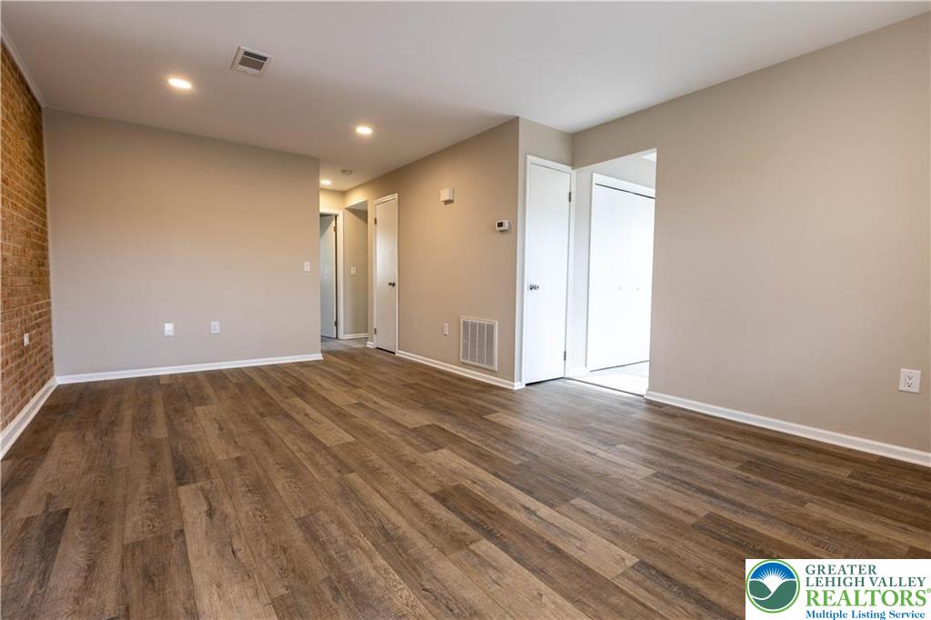4070 Winfield Terrace Property Photo 5
