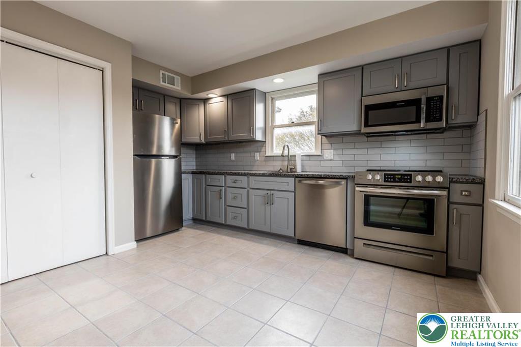 4070 Winfield Terrace Property Photo 8