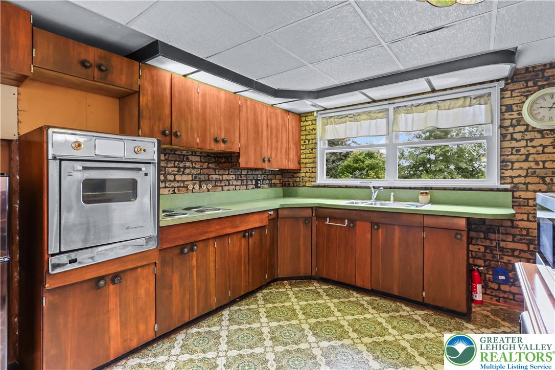 2232 Whitehead Road Property Photo 11