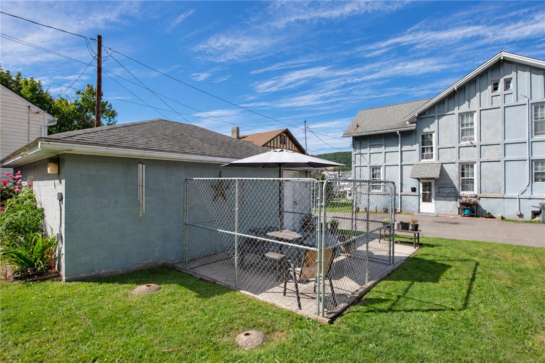 104 West Bertsch Street Property Photo 29