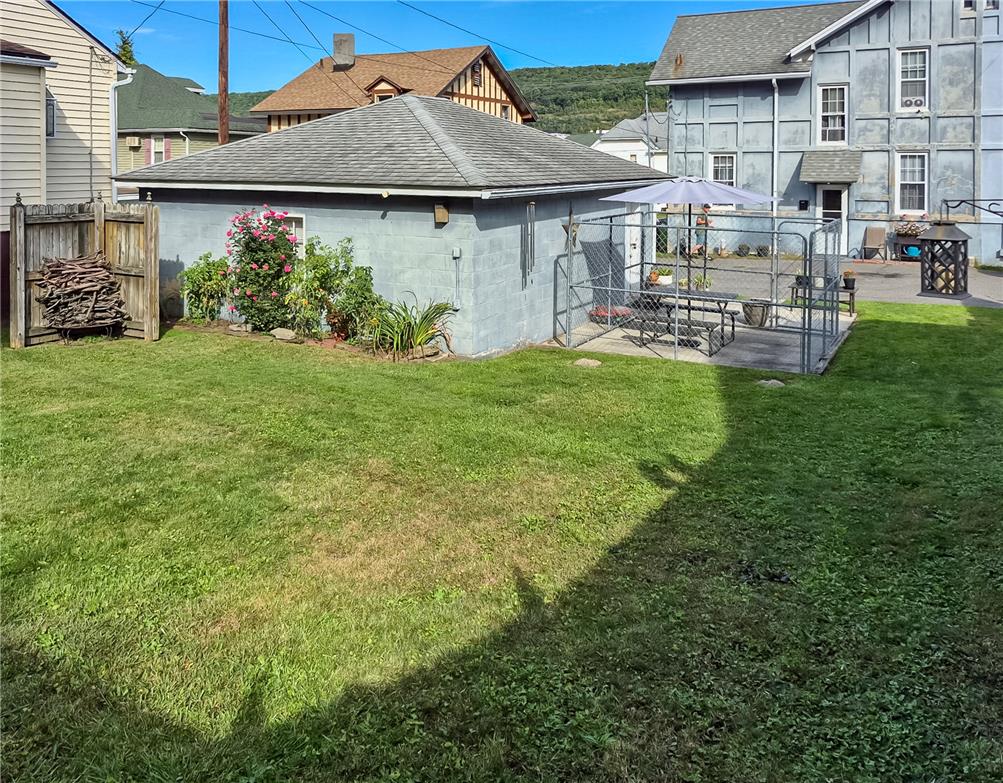 104 West Bertsch Street Property Photo 31