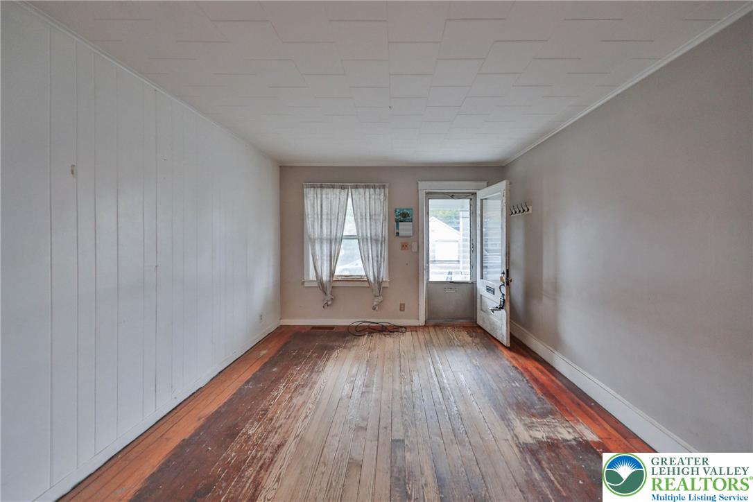 2409 Lennox Street Property Photo 6