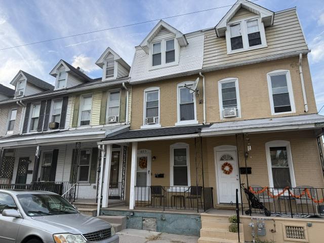 613 West Cedar Street Property Photo 1