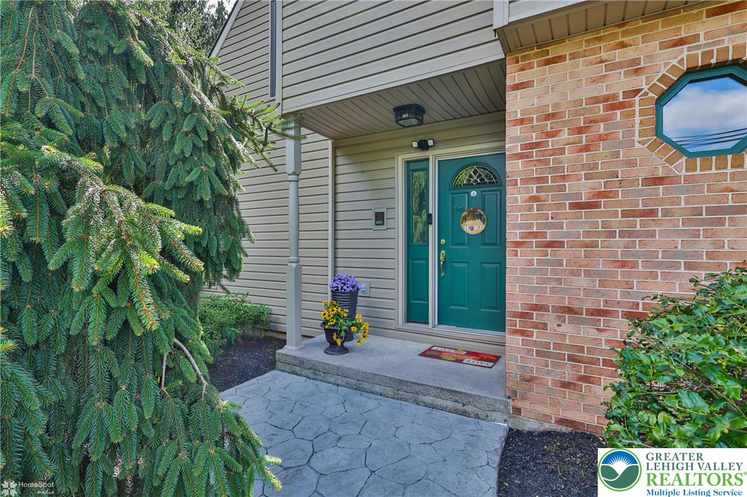 2821 Center Street Property Photo 4