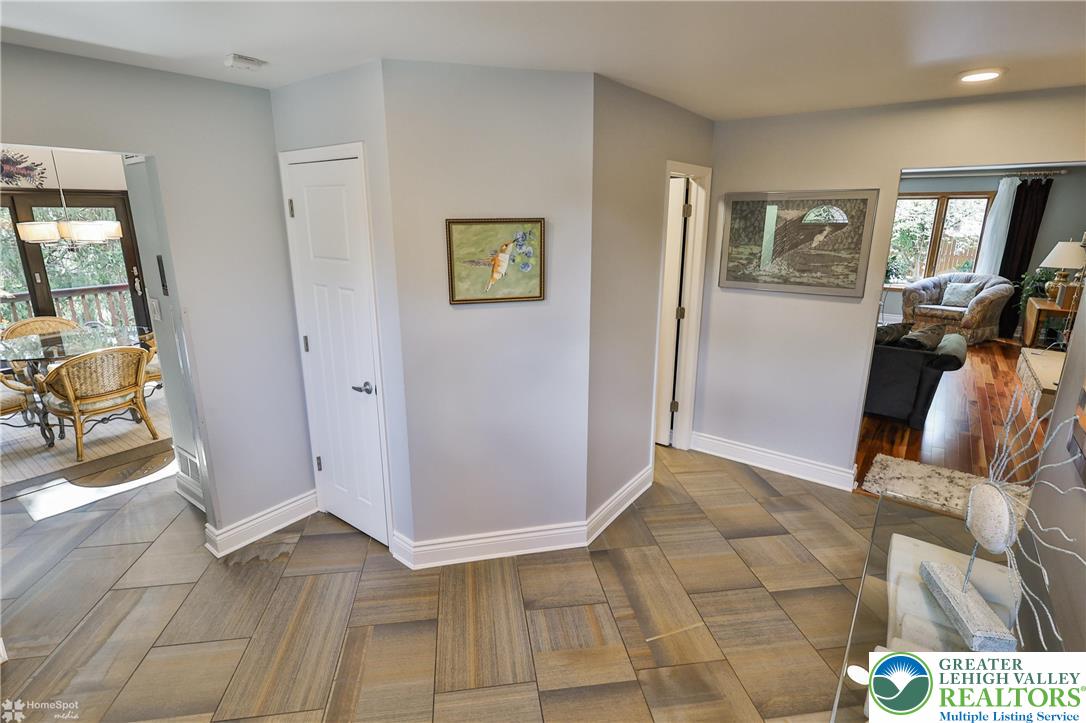 2821 Center Street Property Photo 7