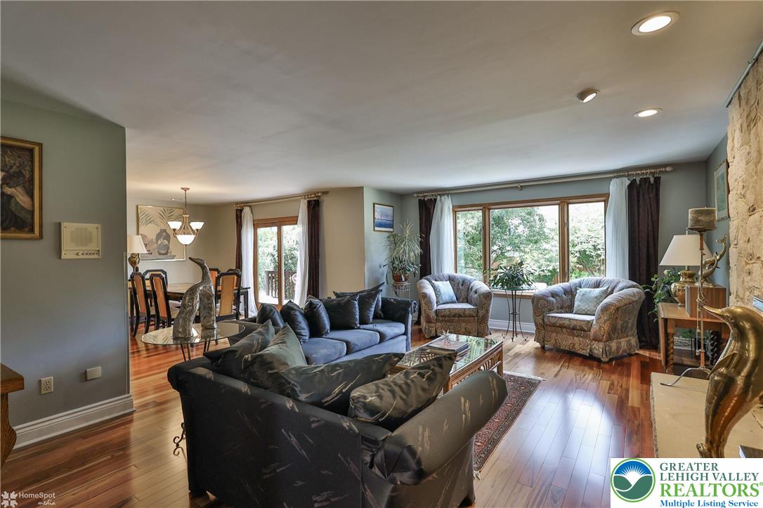 2821 Center Street Property Photo 21