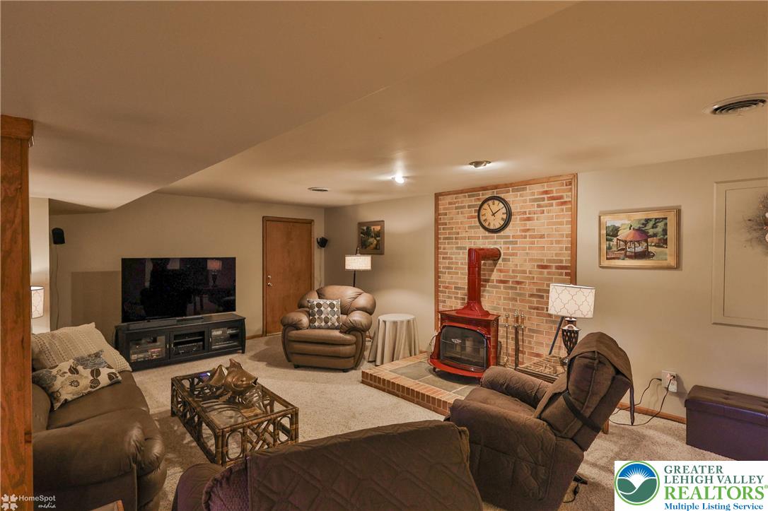 2821 Center Street Property Photo 36