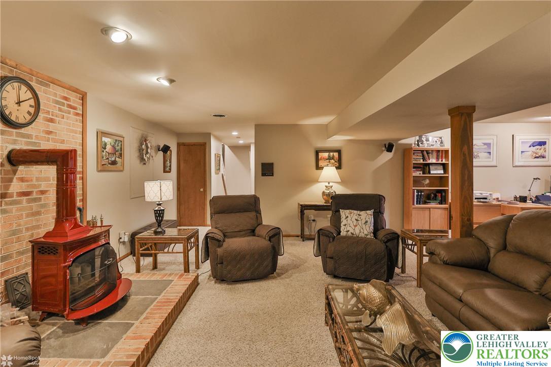 2821 Center Street Property Photo 40