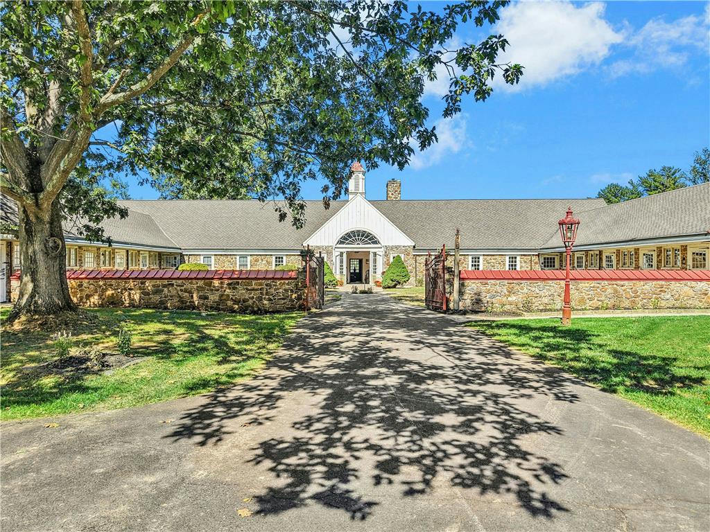 1807 Apple Tree Lane Property Photo 1