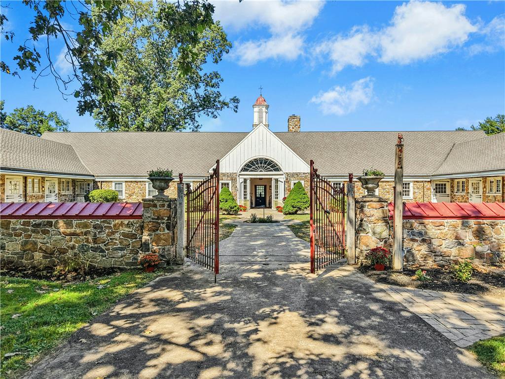 1807 Apple Tree Lane Property Photo 3