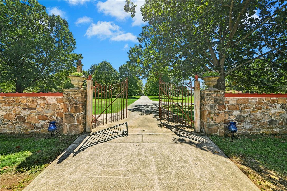 1807 Apple Tree Lane Property Photo 4