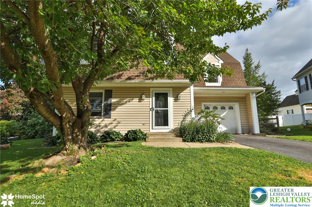 1862 Falcon Drive Property Photo 2