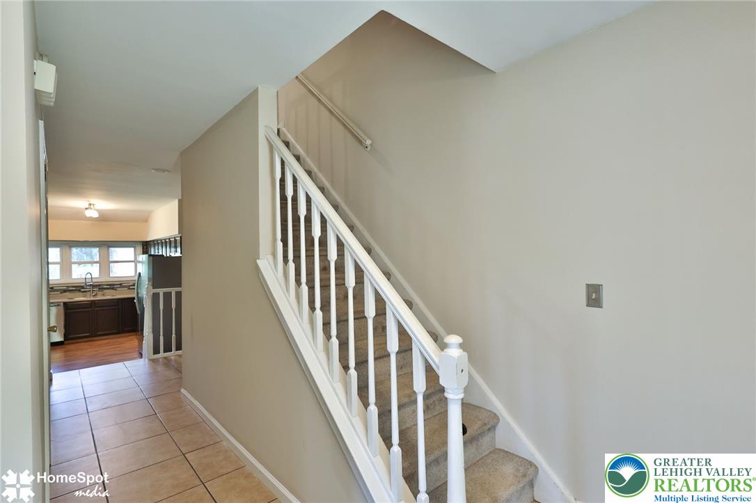 1862 Falcon Drive Property Photo 4