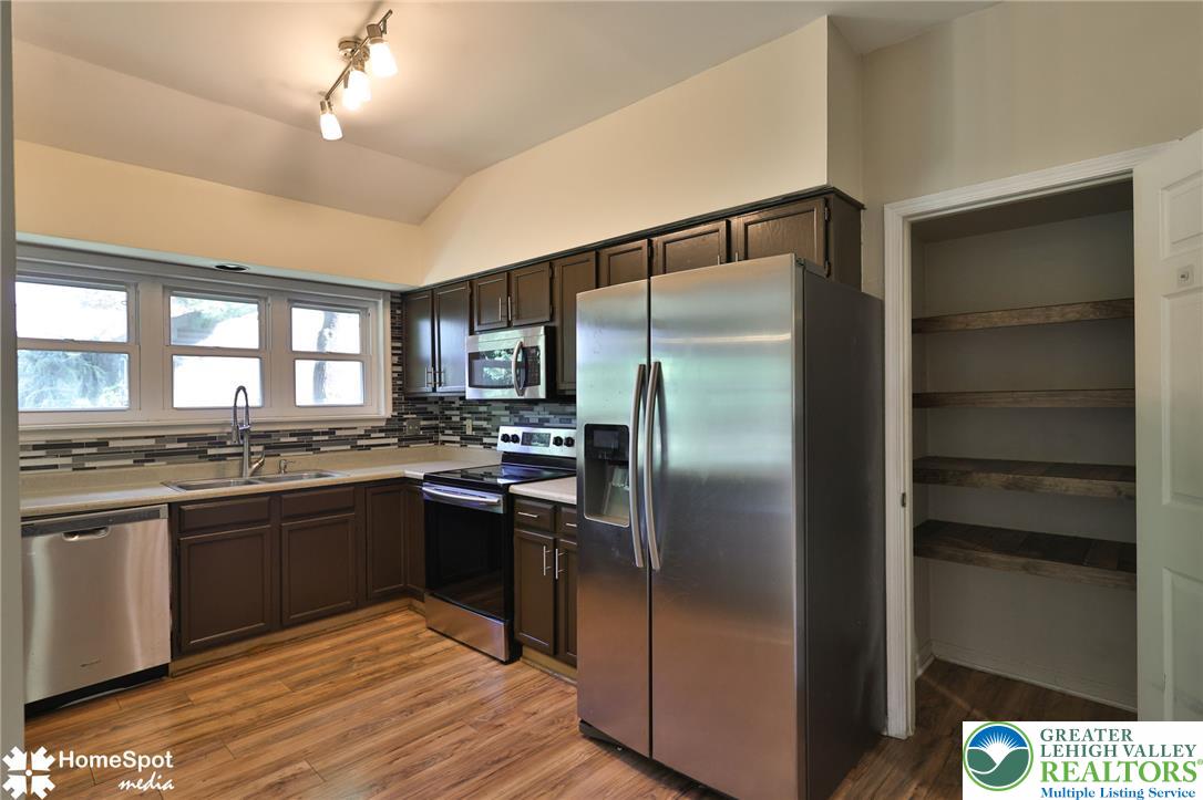 1862 Falcon Drive Property Photo 6